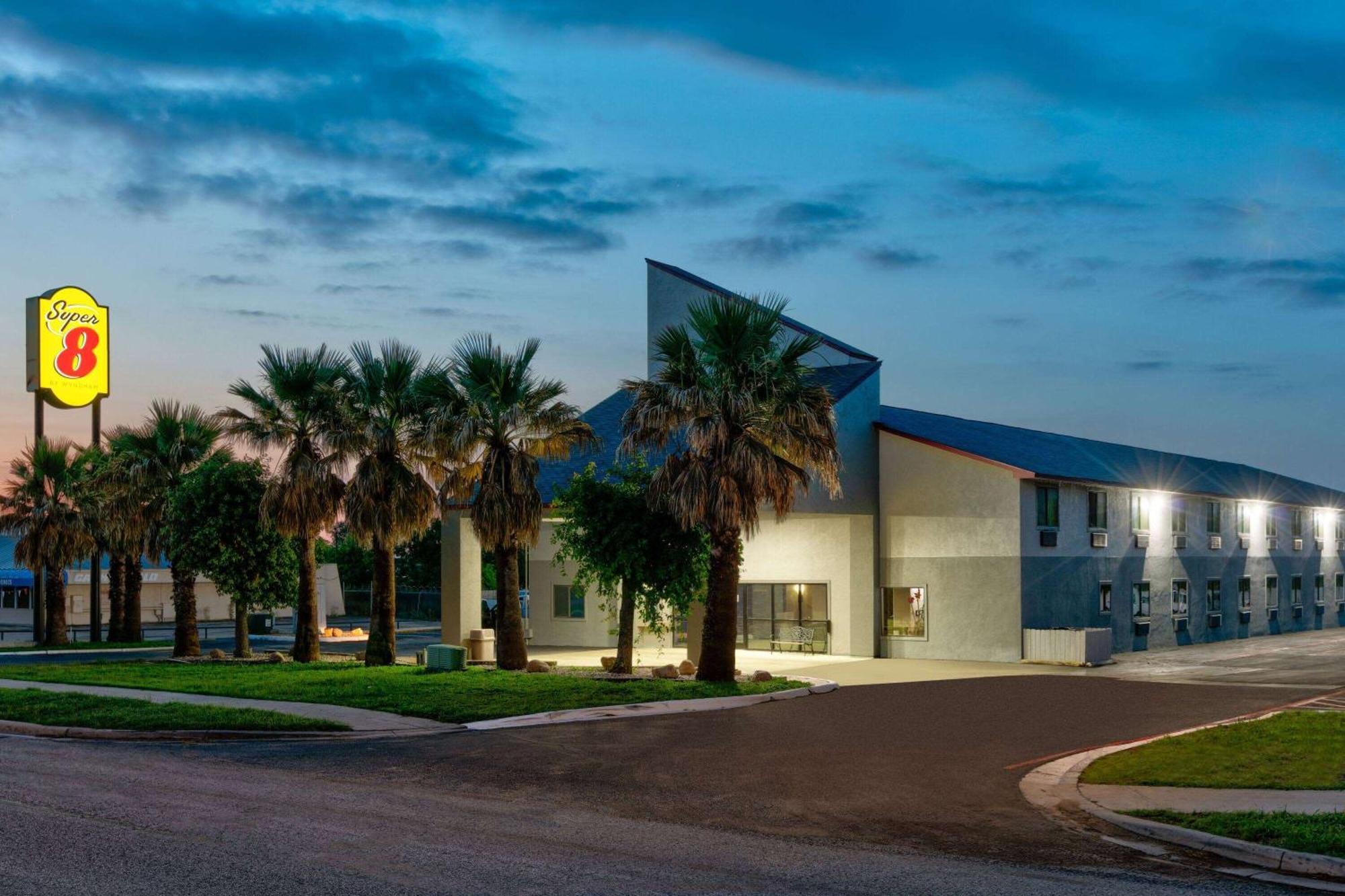 Hotel Super 8 By Wyndham New Braunfels I-35 Exterior foto